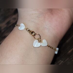 Dainty Gold Bracelet with Heart-Shaped River Shell Accents